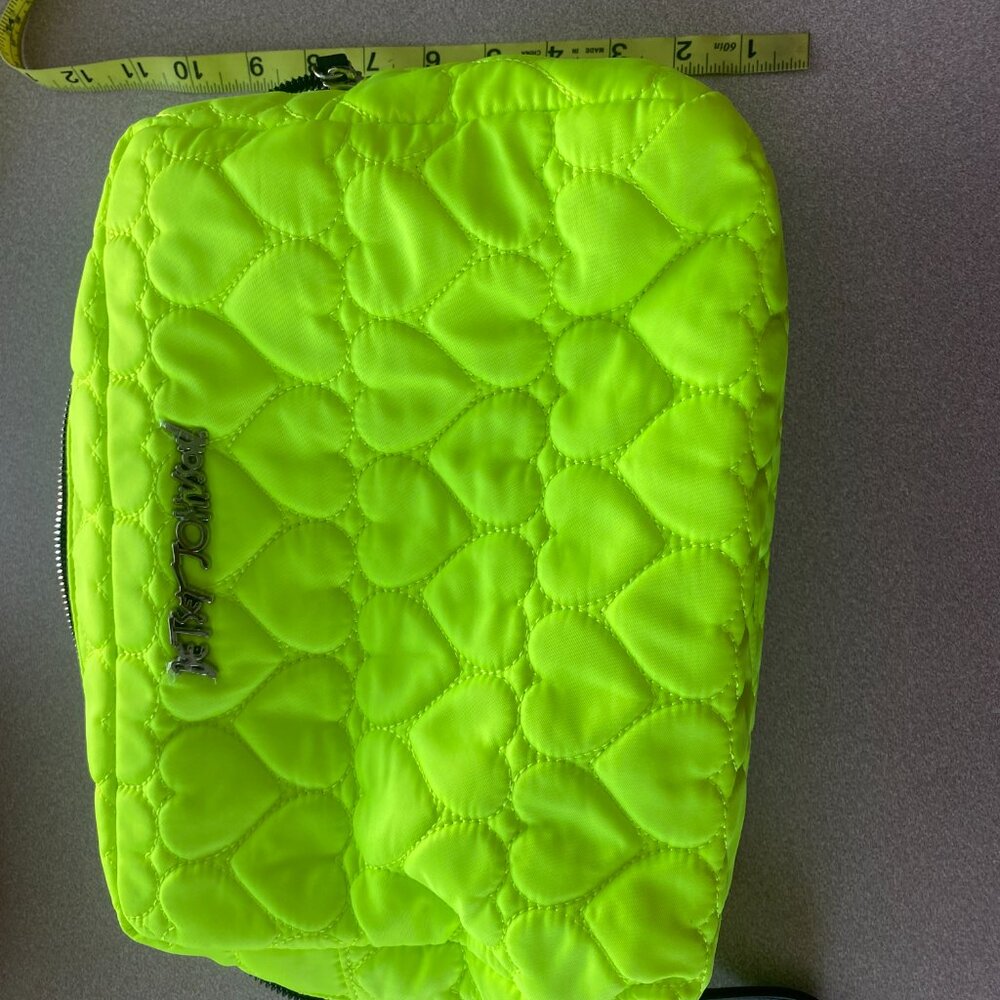 Betsey Johnson Quilted Heart Double Zip Large Green Makeup Bag 12.5" L x 9"H x 4 - Picture 3 of 10